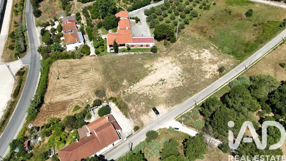 Terreno urbano de 1761 m² em São João da Ribeira
