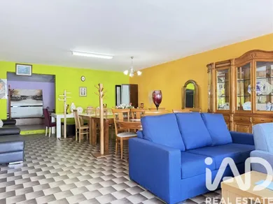Casa com espaço comercial  em Oiã