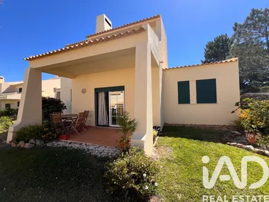 Semi-detached house in Guia