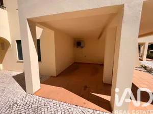 Moradia geminada em Guia