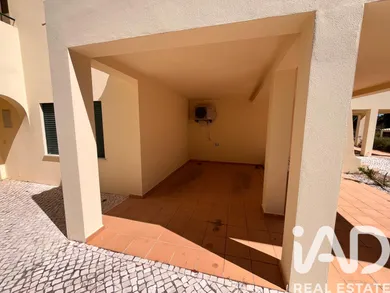 Moradia geminada  em Guia