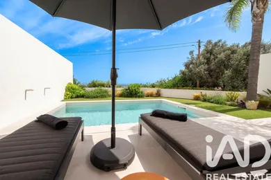 Terraced house in Santa Barbara de Nexe