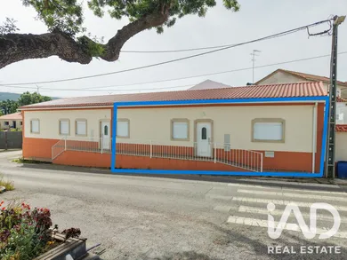 Moradia geminada  em Benedita