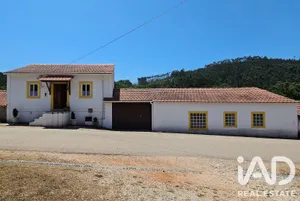 Moradia em Maçãs de Dona Maria
