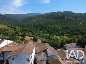 Moradia geminada em Folques
