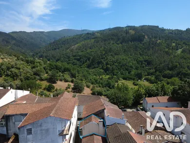 Moradia geminada em Folques