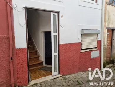 Moradia geminada em Folques