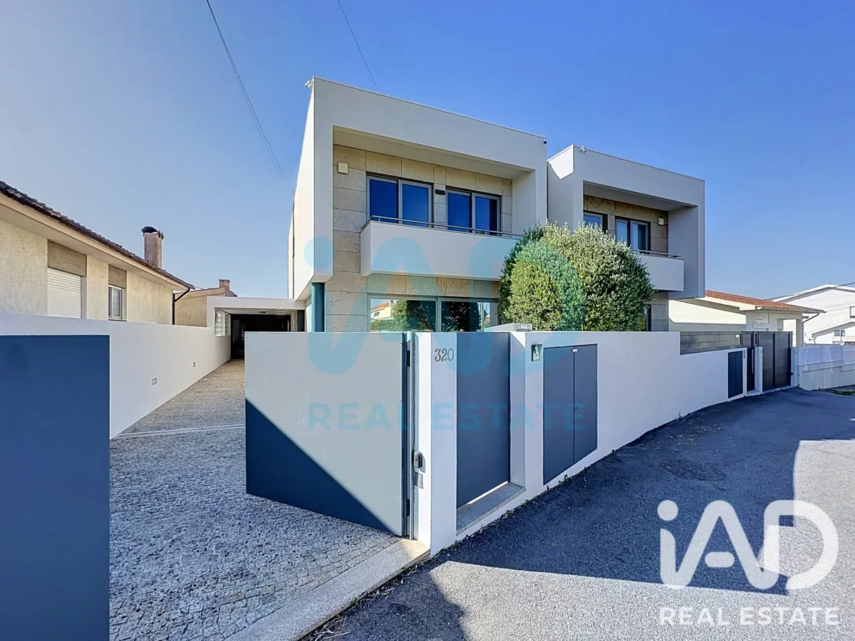 Casa/Moradia 3 quartos de 326 m² em São Félix da Marinha