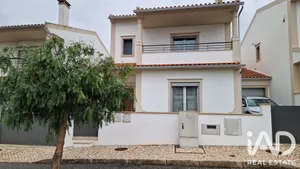 Moradia geminada  em Cela