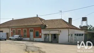 Casa com espaço comercial  em Avanca