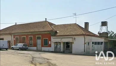Casa com espaço comercial  em Avanca