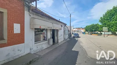 Casa com espaço comercial  em Avanca