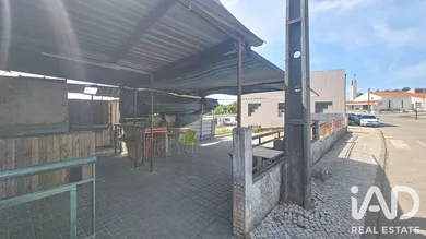 Casa com espaço comercial  em Avanca