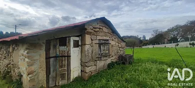 Single-storey house  in Monçao