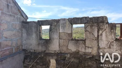 Moradia em gaveto em seixo da beira