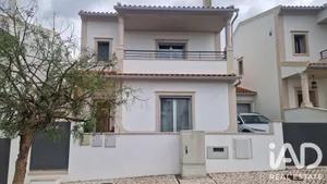 Moradia geminada  em Cela
