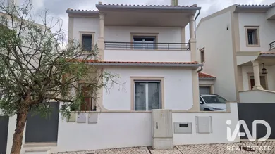 Moradia geminada  em Cela