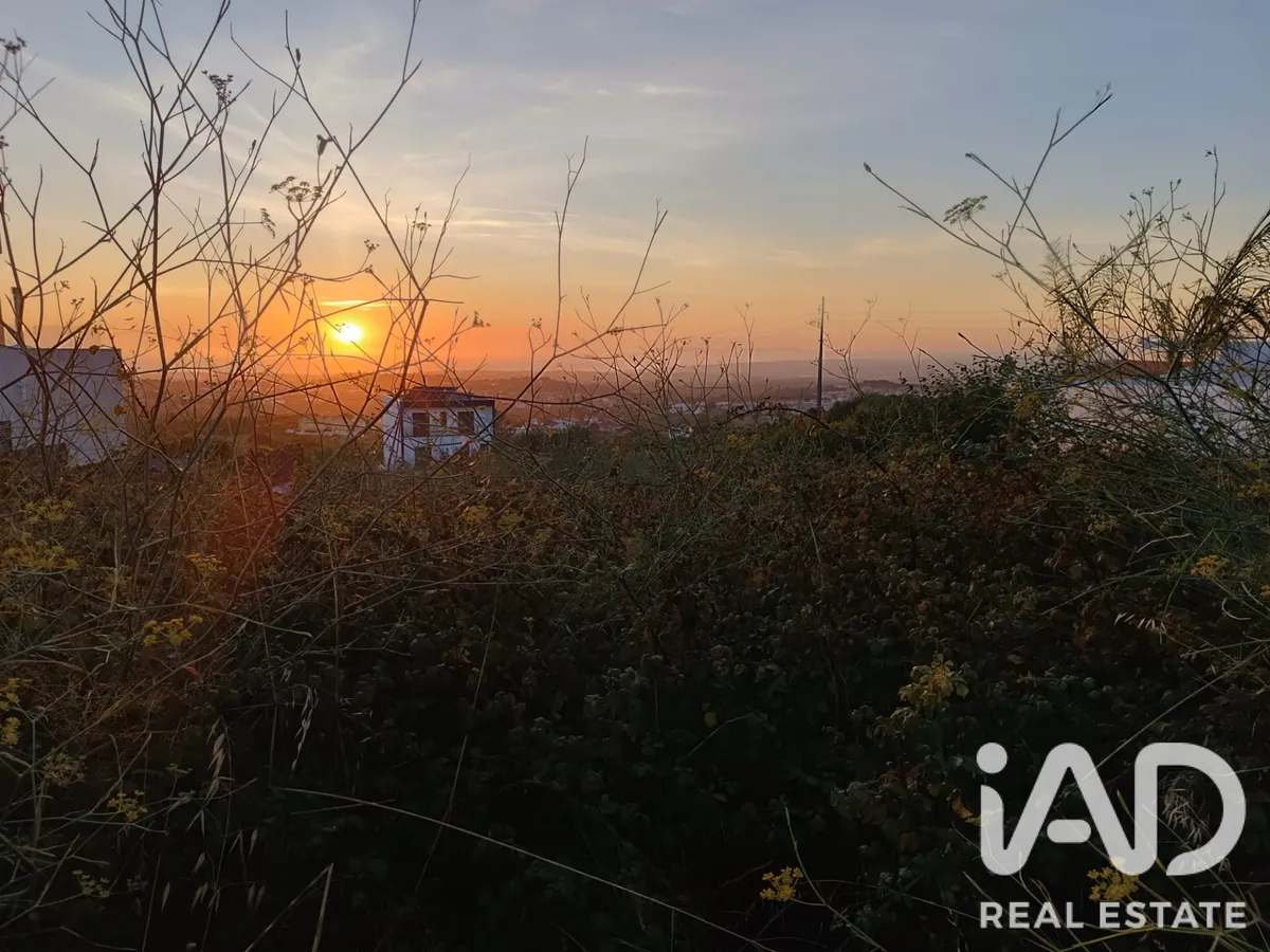 Terreno urbano de 702 m² em Sesimbra