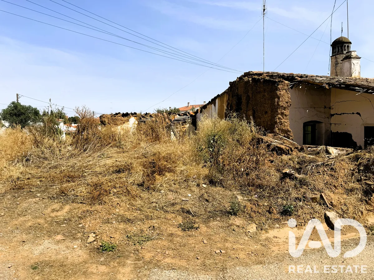 Terreno urbano de 84 m² em Corte do Pinto