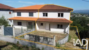 Moradia geminada em Mões