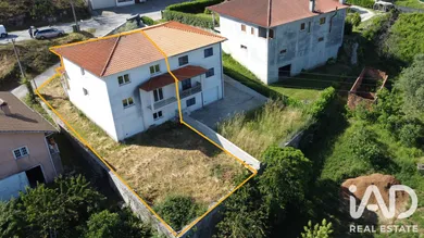Moradia geminada em Mões