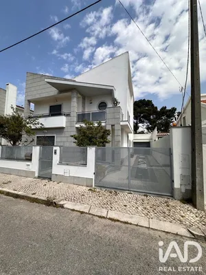 Moradia geminada em Charneca de Caparica