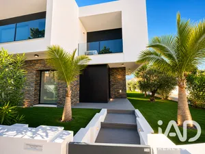 Detached house in Charneca de Caparica