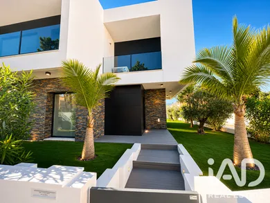 Detached house in Charneca de Caparica