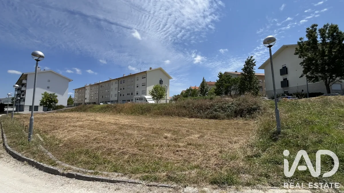 Terreno urbano de 317 m² em Mealhada