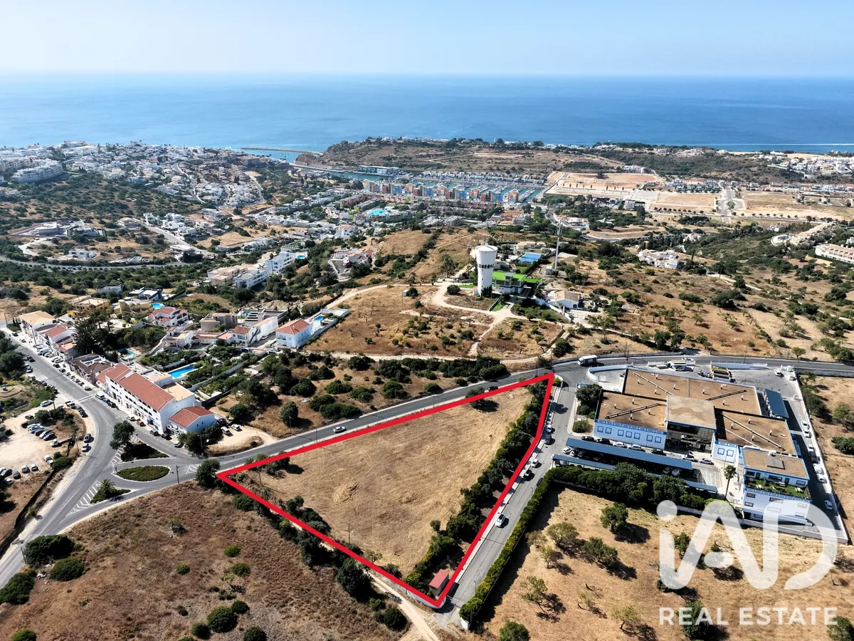 Terreno de 4500 m² em Albufeira