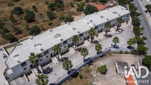 Moradia geminada em Ferreiras