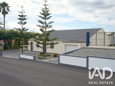 Detached house in Madalena do Pico