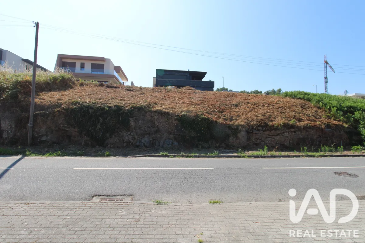 Terreno urbano de 365 m² em Vila Nova de Famalicão