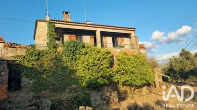 Moradia geminada em Vila Cortês da Serra