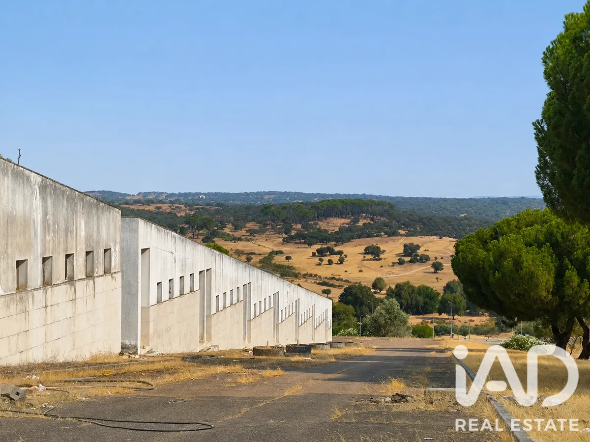 Prédio de 4547 m² em Monforte