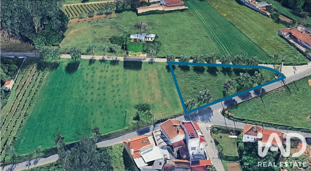 Terreno de 1673 m² em Aguada de Cima