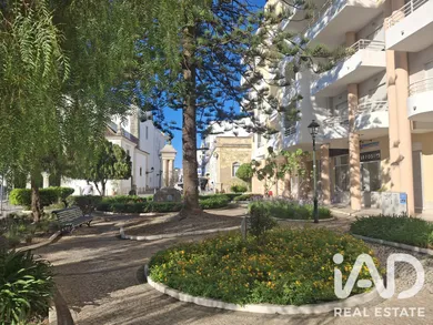 Casa com espaço comercial em Pechão