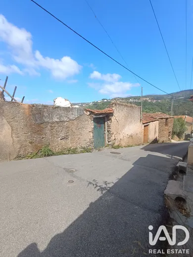 Corner home in Ceira