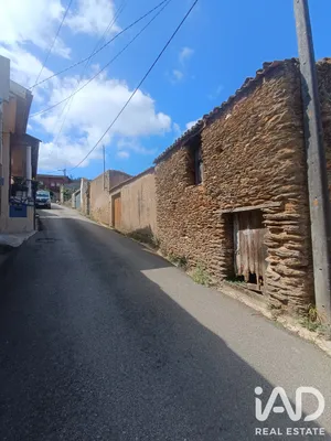 Corner home in Ceira