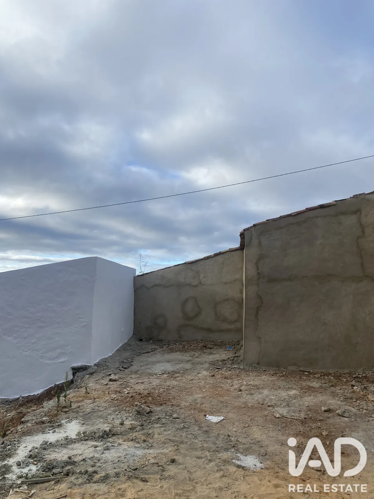 Terreno urbano de 183 m² em Santa Catarina da Fonte do Bispo