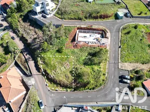 Terreno urbano em Caniço