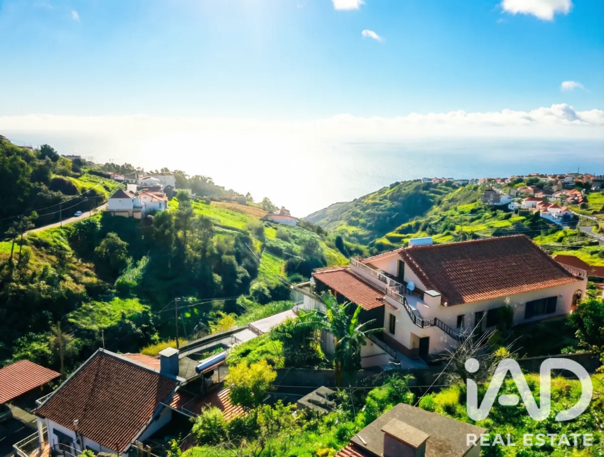 Terreno de 467 m² em Arco da Calheta