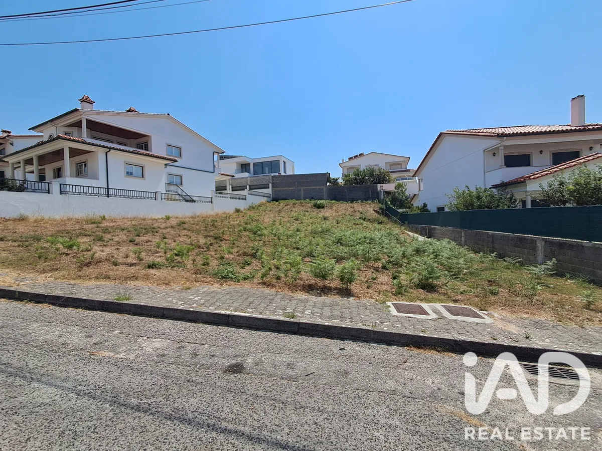 Terreno urbano de 671 m² em Leiria