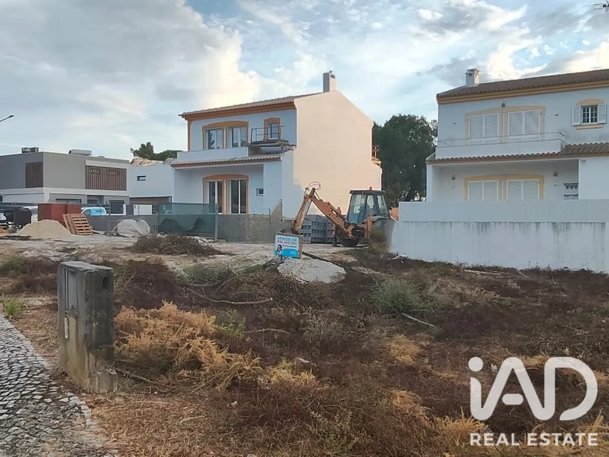 Terreno urbano de 645 m² em Sesimbra