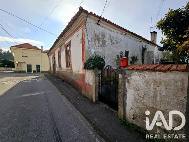 Casa com espaço comercial  em Coimbra