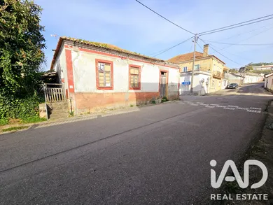 Casa com espaço comercial  em Coimbra