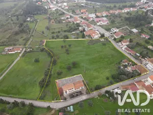 Casa com espaço comercial em Coimbra