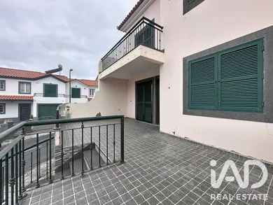 Moradia geminada em Câmara de Lobos