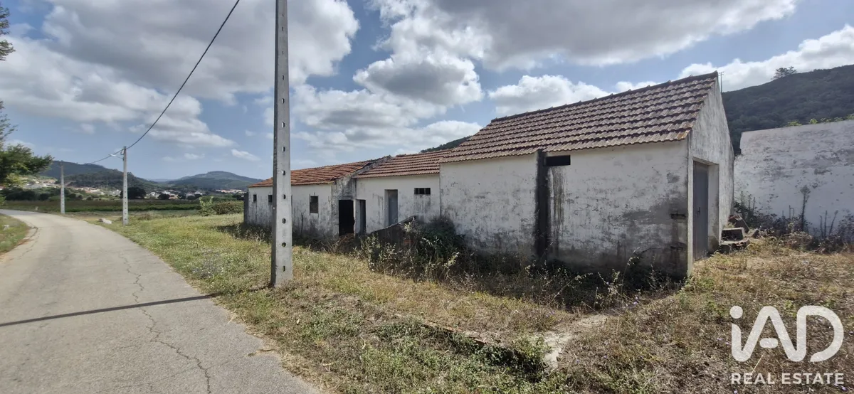 Terreno misto de 836 m² em Rio Maior