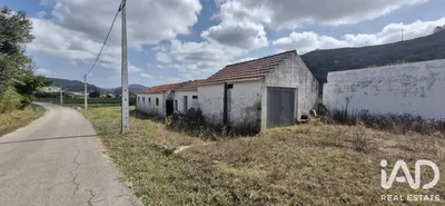 Fotografia 2 de Terreno misto de 836 m² em Rio Maior